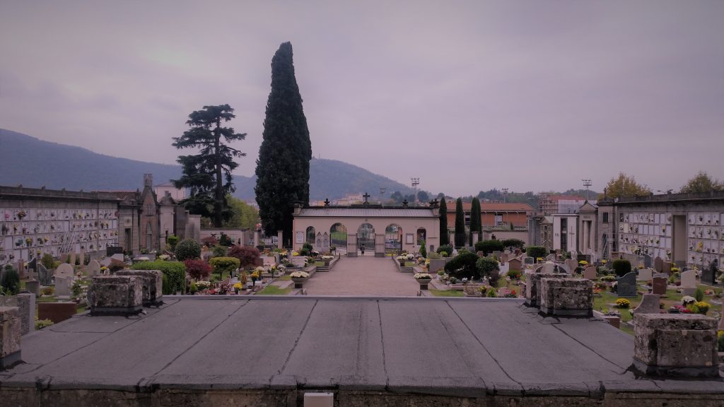 Il cimitero di Sarnico visto dal Mausoleo Faccanoni